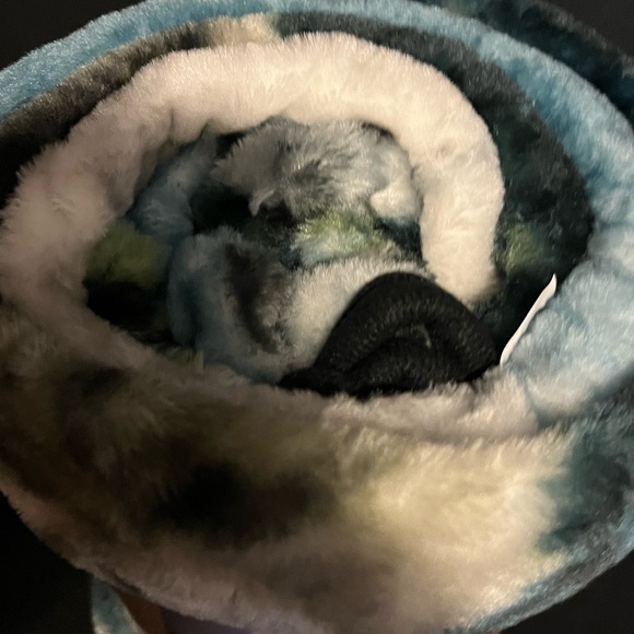 “Howling Wolf” Rachelle  40x65" Extra Long Plush Throw NEW - Picture 2 of 7